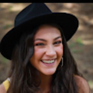 Meet your Posher, Elaina